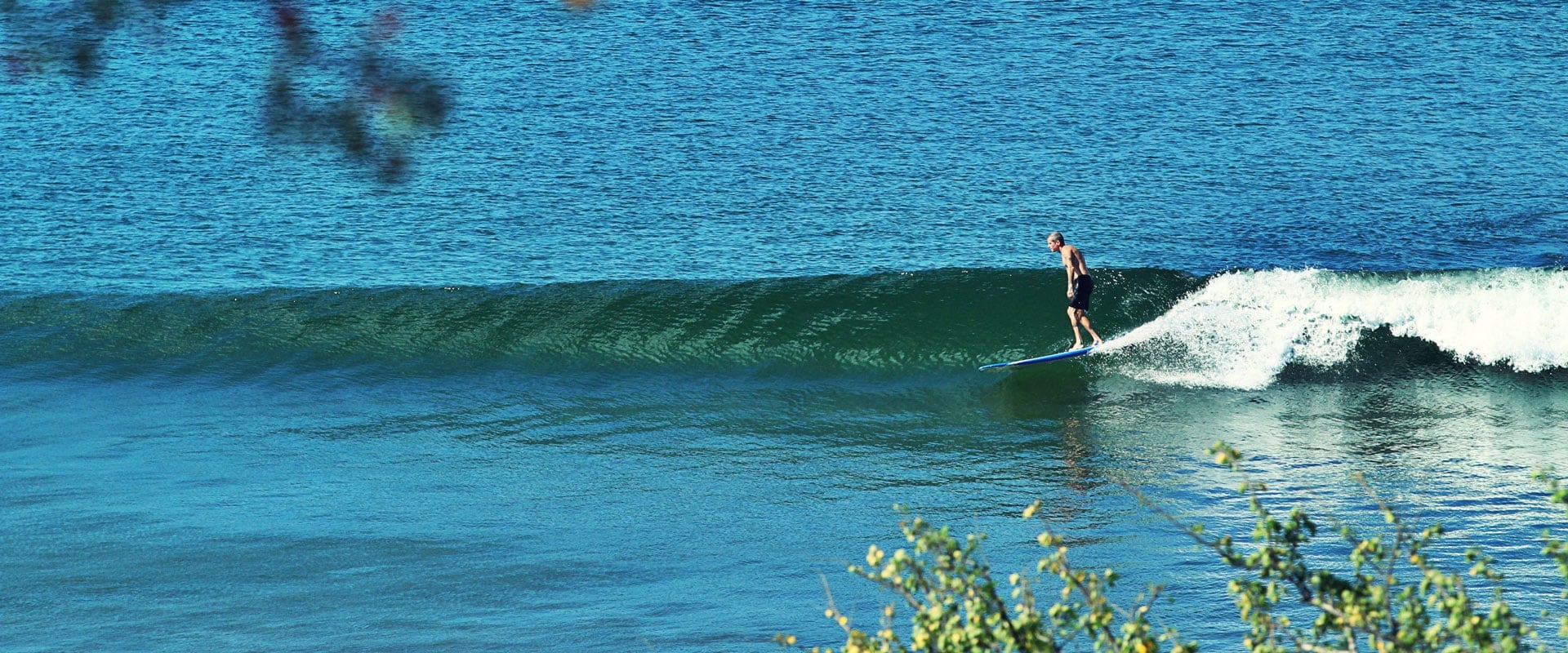 surfing playa escameca